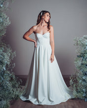 Load image into Gallery viewer, Wedding Dress: Ilne