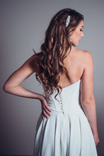 Load image into Gallery viewer, Wedding Dress: Ilne
