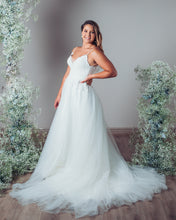 Load image into Gallery viewer, Wedding Dress: Quinn
