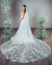 Load image into Gallery viewer, Wedding Dress: Zoë
